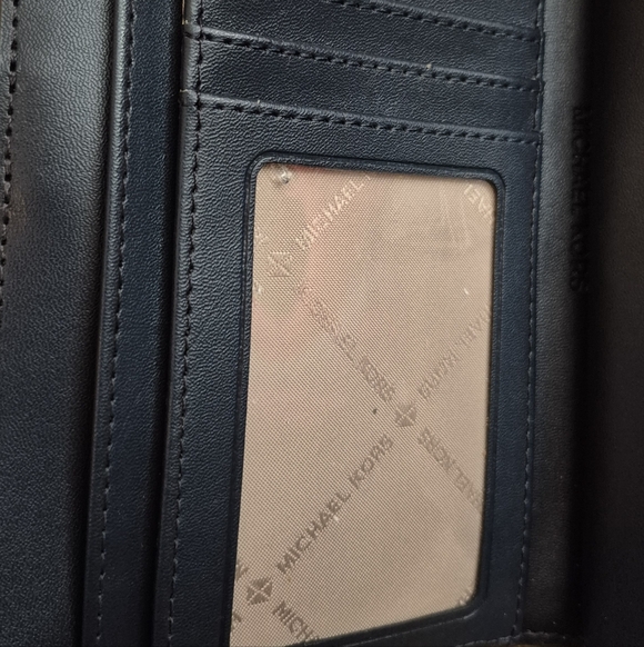 GREAT CONDITION...Michael Kors Gray/Black Signature Tote with Matching Wristlet - Picture 15 of 16